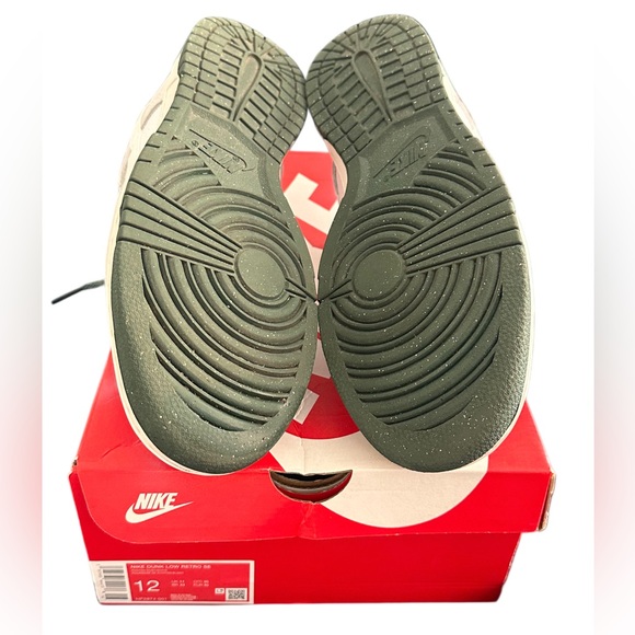Nike Dunk Low Retro SE
Men’s Shoes
Size US 12
Photon Dust/White/Vintage Green - Picture 4 of 6